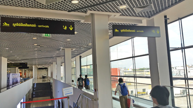 プノンペン国際空港ビザ発行カウンター